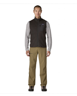 Patagonia R1 Air Vest Men - Svart väst för herr på modell från Alpingaraget