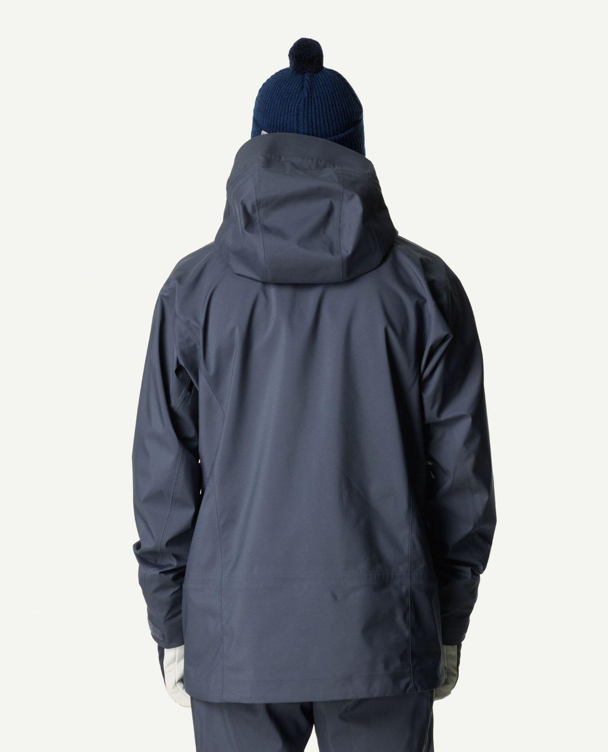 Baksida av Houdini Ride Jacket II Men i blått på modell med huva.