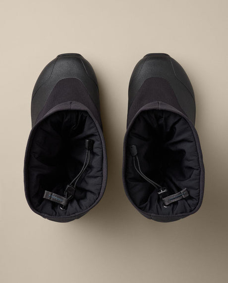 Arc'teryx Postour Men svarta herrskor sedda uppifrån med GORE-TEX överstängning för optimalt väderskydd
