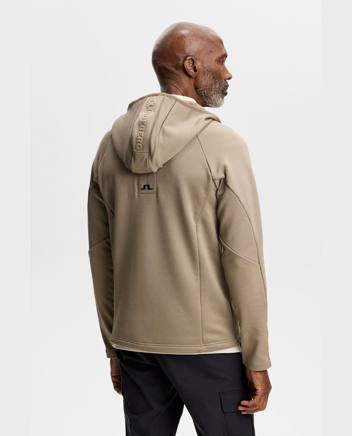 J.Lindeberg Pollock Polartec Hood Men brindle brun mellanlager bakifrån.