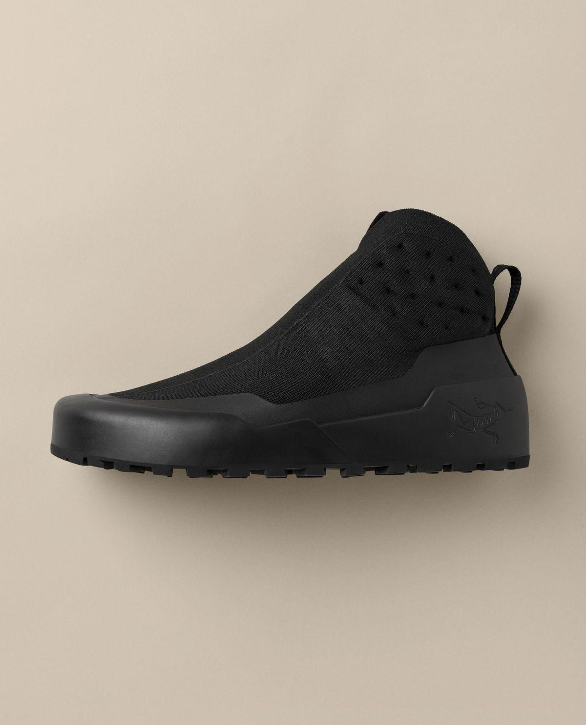 Arc'teryx Kragg Mid Women - Svart anmarschsko med slitstark Betaspun-ull och Vibram-sula.