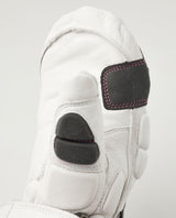 Hestra Impact Racing Junior Mitt i vit och cerise färg med skyddande detaljer för storslalom och slalom.