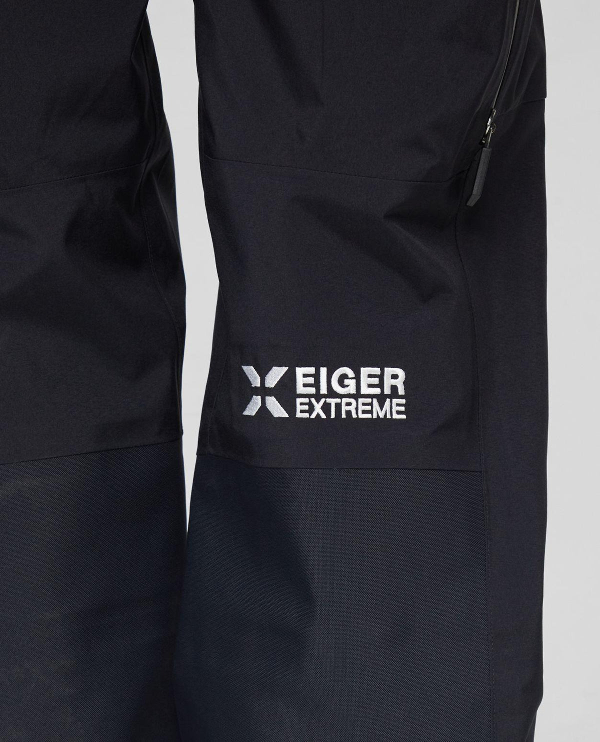 Mammut Eiger Free Pro HS Bib Pants Women - Svart skidbyxa detaljbild med Eiger Extreme-logga