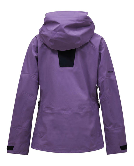 Peak Performance Alpine Gore-Tex 3L damjacka i lila färgen Montana Grape visad bakifrån med huva.
