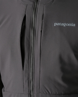 Patagonia Nano-Air Light Hoody Men - Ink Black - Detaljbild på bröstficka och dragkedja