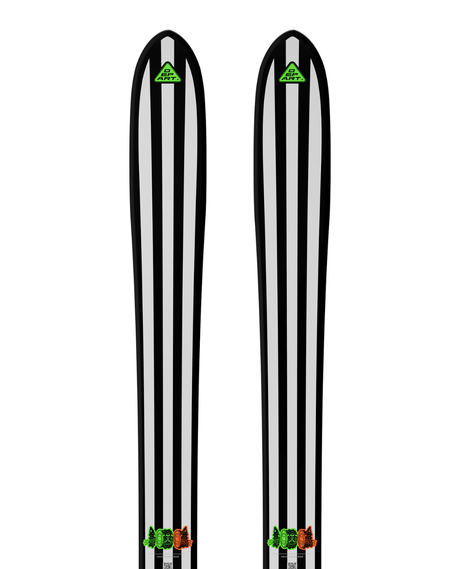 Salomon départ. 01 parkskidor med svart-vitrandig design och neongröna detaljer.