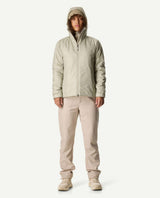 Houdini Dunfri Women i färgen Greenish Gray på modell framifrån med huva på.