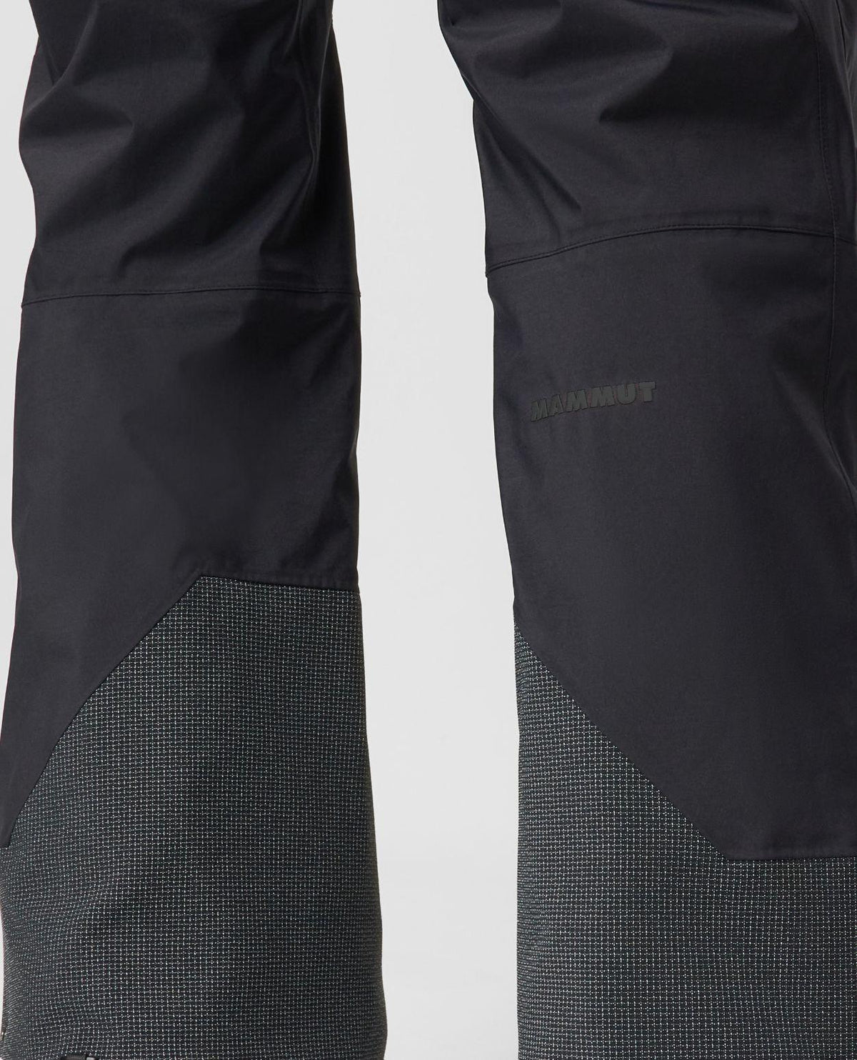 Mammut Haldigrat Gore-Tex HS Thermo Pants Men - Svart skidbyxor med detaljbild på förstärkta benslut