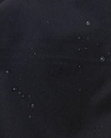 Närbild på det svarta GORE-TEX-tyget med vattenpärlor på Mammut Eiger Free Pro HS Hooded Jacket