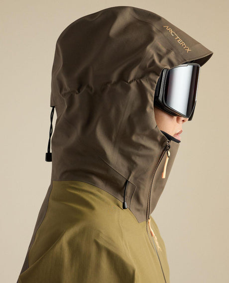 Arc'teryx Sidewinder dam skidjacka i brun färg med GORE-TEX Pro ePE material.