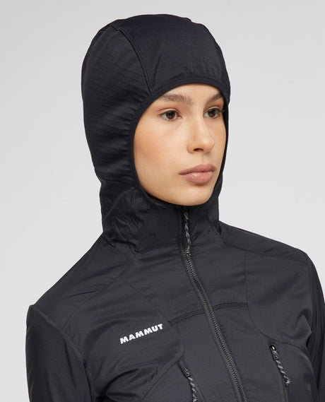 Mammut Aenergy ML Hybrid Hooded Jacket dam i svart med åtsittande huva.