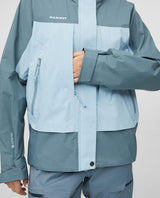 Närbild på Mammut Haldigrat Gore-Tex HS Thermo Hooded Jacket dam i färgen nebla-strata som visar fickdetaljer och material.
