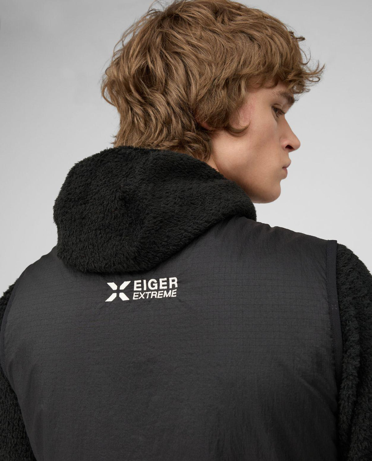 Mammut Eiger Free Light IN Vest Men - Svart väst bakifrån med Eiger Extreme-logotyp