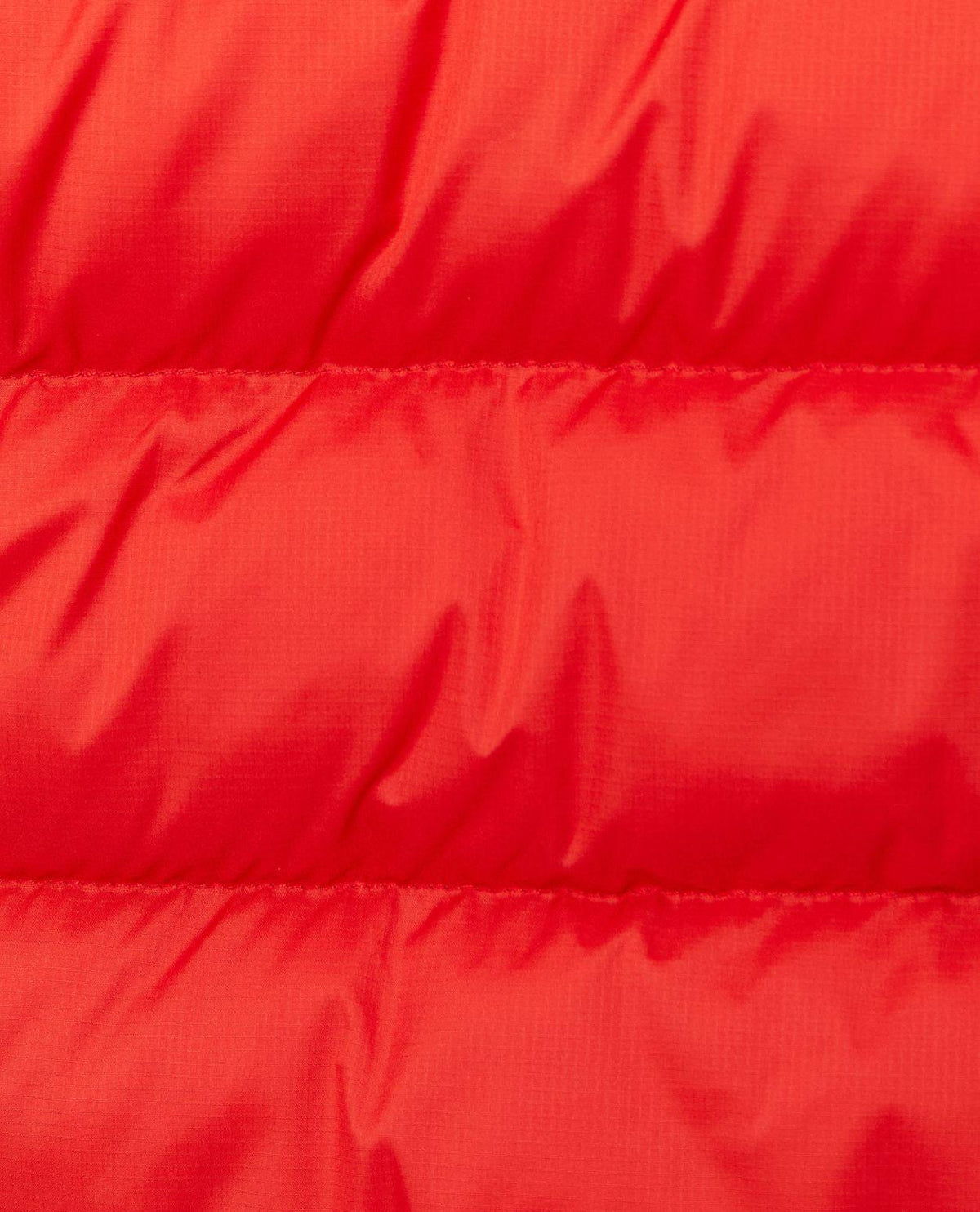 Närbild på det röda ripstop-materialet på Mammut Waymarker IN Hooded Jacket Junior - Mammut Red