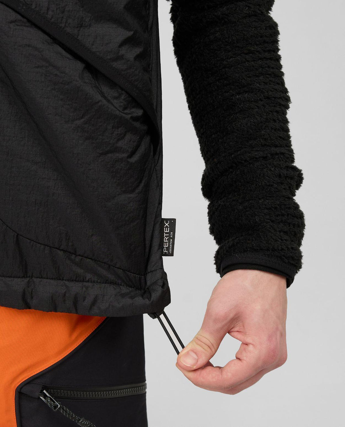 Mammut Eiger Free Light IN Vest Black - Detaljbild på Pertex-etikett och justering