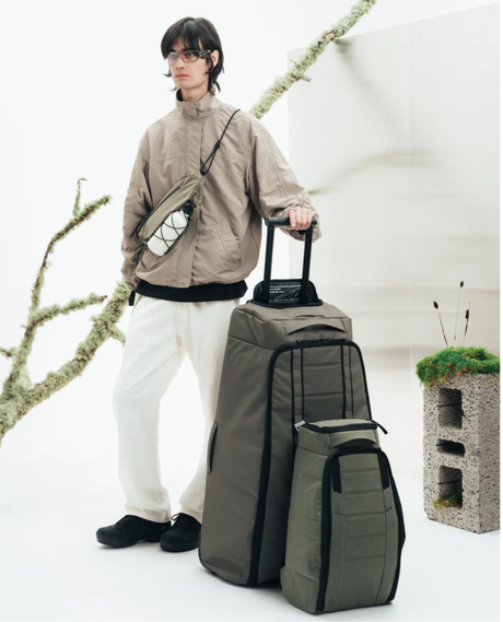 D_b_ Hugger Roller Bag 90L - Forest Green  Alpingaraget