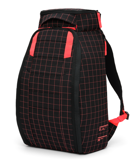 D_b_ Hugger Backpack 30L - Coral Flash  Alpingaraget