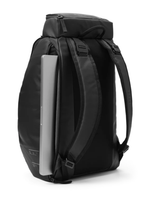 D_b_ Hugger Backpack 30L - Coral Flash  Alpingaraget